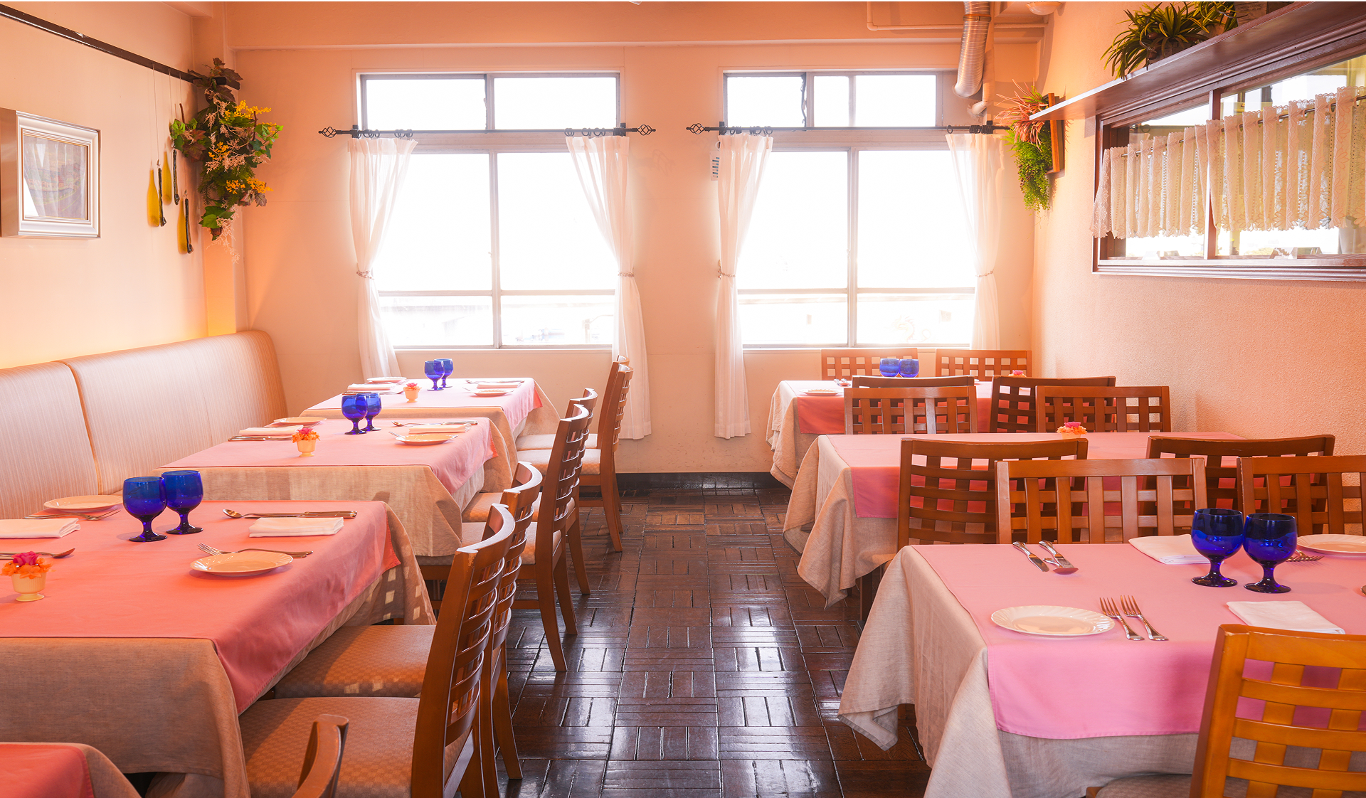 明るい店内写真